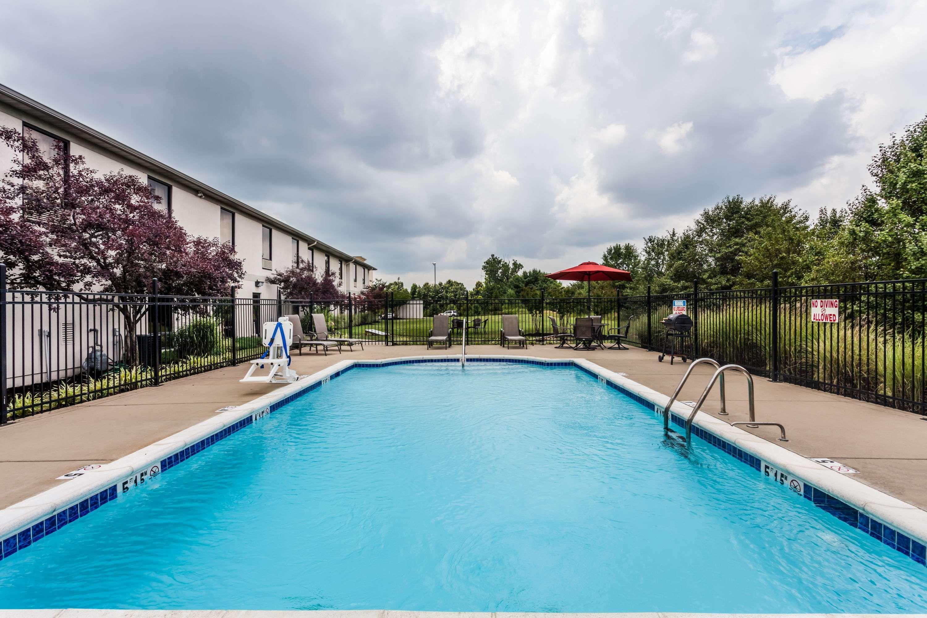 Baymont By Wyndham Madisonville Exterior foto