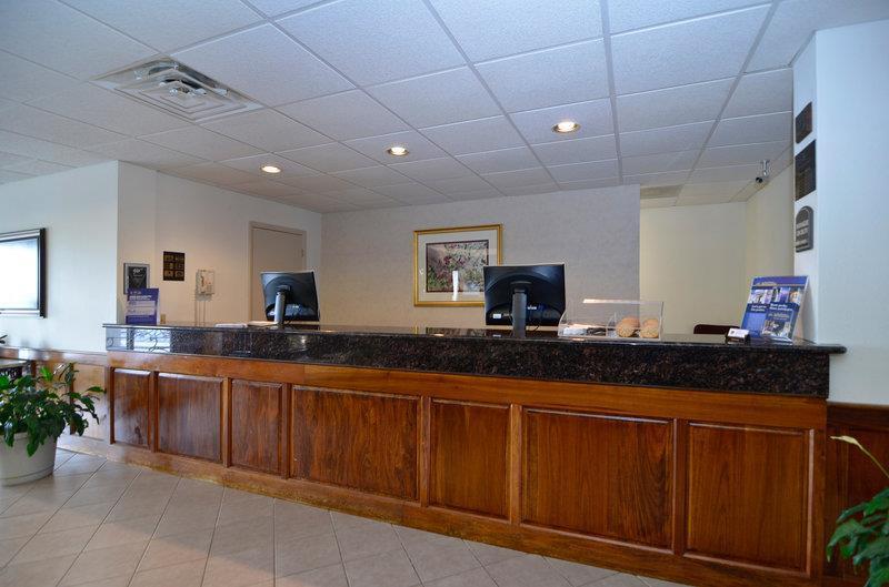 Baymont By Wyndham Madisonville Interior foto